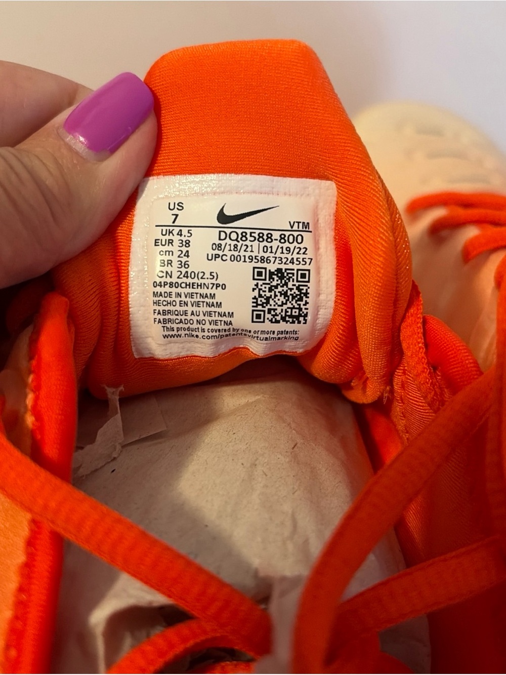 Nike AIR VAPORMAX PLUS GUAVA ICE - RUSH ORANGE- Women’s SZ 7 [DQ8588-800] NIB - Picture 6 of 7